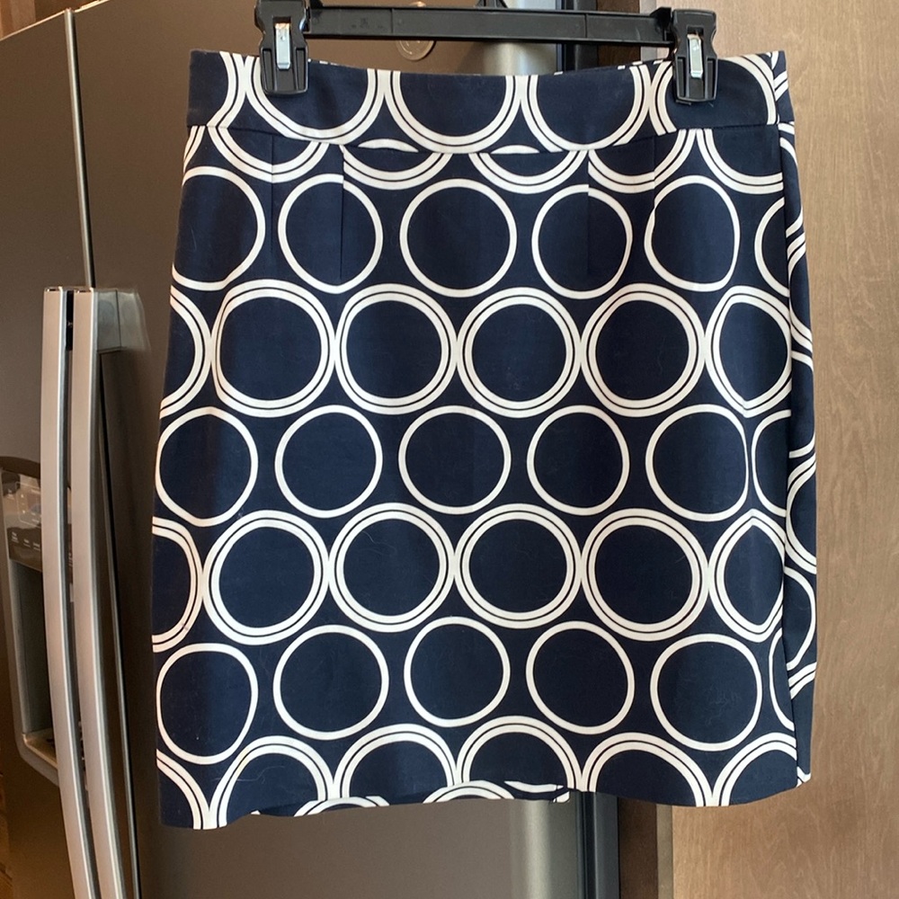 NWOT banana republic navy and white skirt